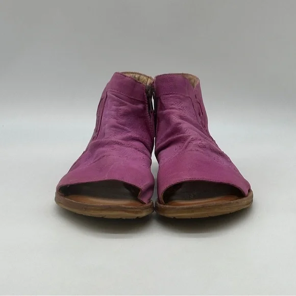 Miz Mooz Flaire Sandals. Size 9 - Picture 3 of 11